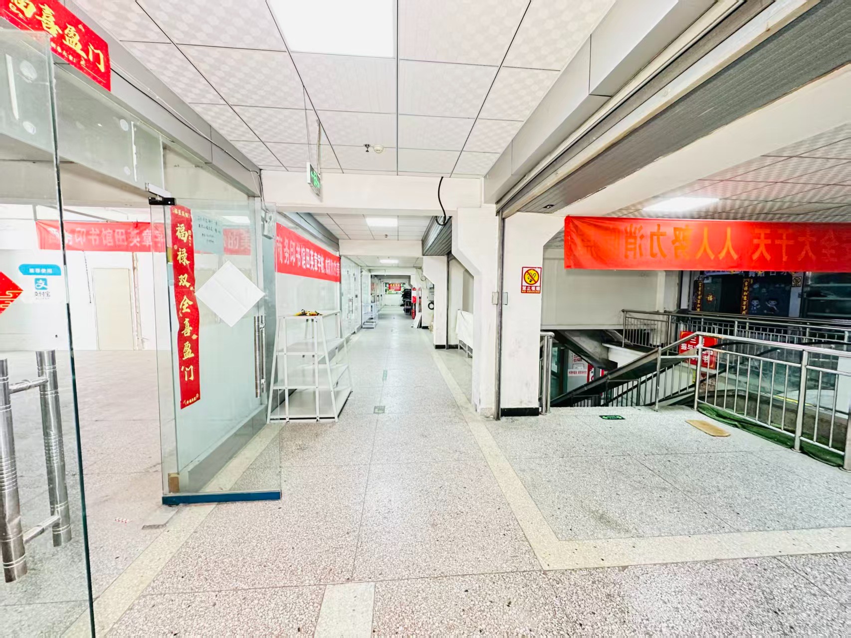 国策大道引入人工智能技术应用场景，推动AI与商业、零售、电商、企业服务等领域融合发展。